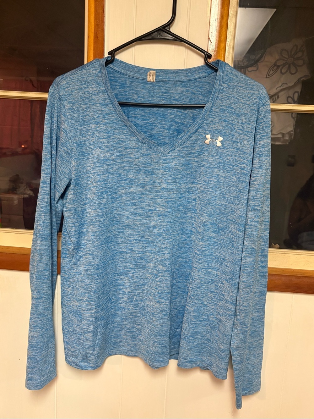 Under Armour Women's Heathered Light Blue V-Neck Long Sleeve Top